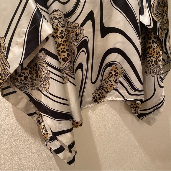 Kaelyn-Max Pattern Print Shawl Top - Picture 5 of 7